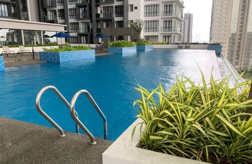 Medini Apartment | 6min walking- Legoland Happy Rainbow Suite for Families 2R2B 1-8pax Max Lakeview