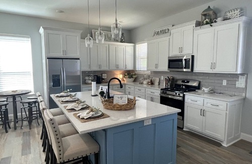Stephenville House | 7 Bedroom 7.5 Bathroom House 1 Mile from Tarleton State University