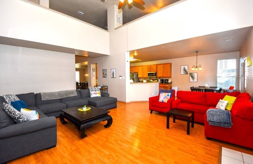 Barker House | 7-Bedroom Getaway w/Pool: 25 Mins Downtown WO