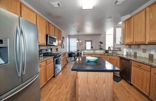 Barker House | 7-Bedroom Getaway w/Pool: 25 Mins Downtown WO