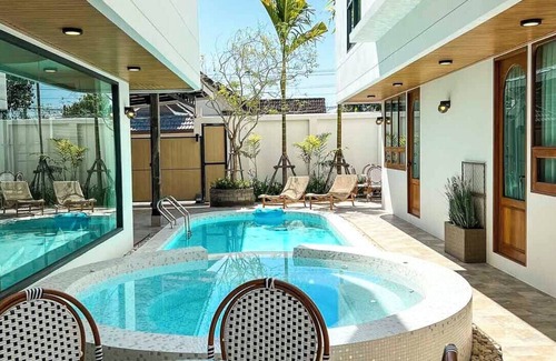 San Pu Loei Villa | 7 Bedroom Luxury Villa near Golf Courses. Pool w/Jacuzzi