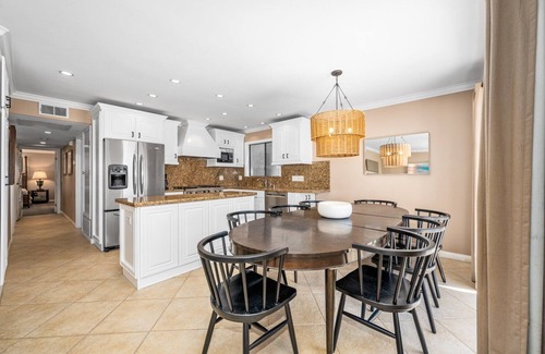 Balboa Peninsula House | 7 Bedroom Oceanfront Triplex Building