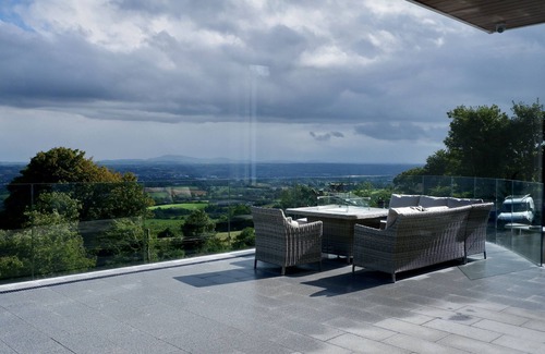 Lisburn Villa | 7 Bedroom Stunning Villa with function room and spa.