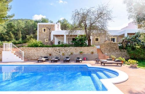 Santa Eulalia del Rio Villa | 7 Bedroom Villa with Pool - 5mins walk to Cala Llonga Beach - Can Ramon