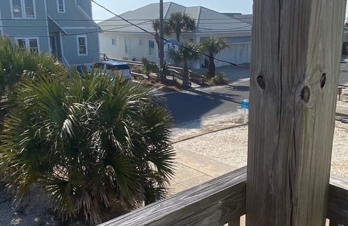 Crescent Beach House | 7 Bedrooms 4 Baths Gulf View,Pool, Easy Beach Access/Gulf Drive