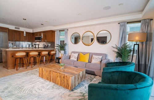 West Newport House | 7 Br, 2 Hot Tubs, Rooftop, Beach Block, Ocean View