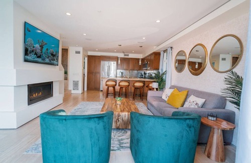 West Newport House | 7 Br, 2 Hot Tubs, Rooftop, Beach Block, Ocean View
