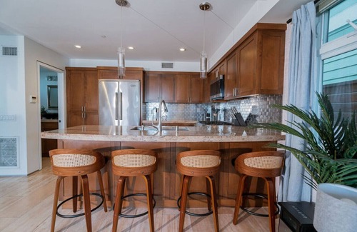 West Newport House | 7 Br, 2 Hot Tubs, Rooftop, Beach Block, Ocean View