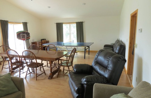 Corinth House | 7 BR house across lake
