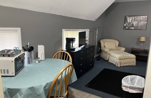 Flint Apartment | #7 Downtown Cultural Center Apartment