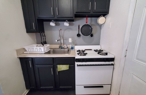 Flint Apartment | #7 Downtown Cultural Center Apartment