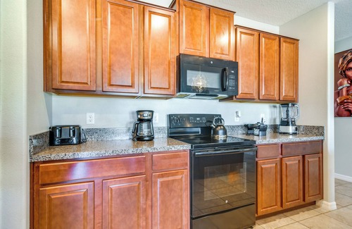 Sun City Center House | 7 Mi to Beach: Spacious Ruskin Home w/Patio