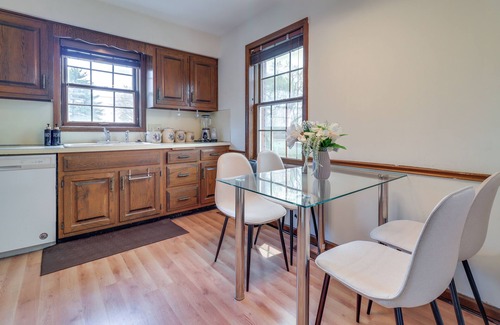 Bedford Apartment | 7 Mi to Downtown Toledo & Riverfront: Cozy Apt!