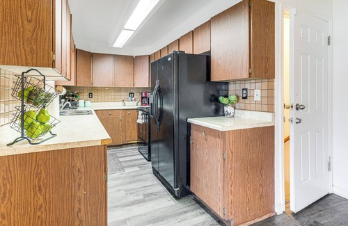 Aurora House | 7 Mi to Dtwn Denver: Home w/Large Yard!