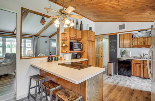 Pickett House | 7 Mi to Eldorado Marsh: Family Home w/Pool