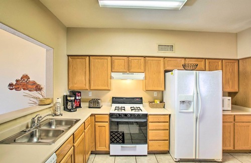 Park Center Place House | 7 Mi to Mill Ave: BBQ-Ready Mesa Townhouse
