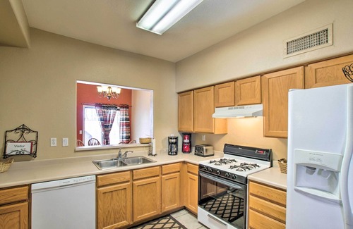 Park Center Place House | 7 Mi to Mill Ave: BBQ-Ready Mesa Townhouse