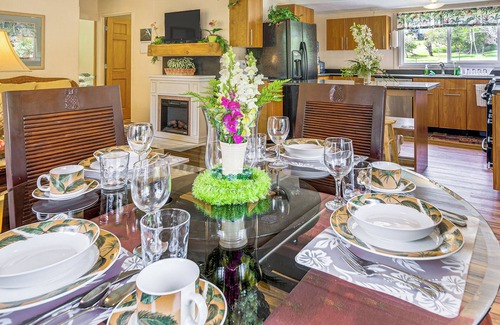 Volcano Cottage | 7 Mi to Volcanoes NP: Serene Cottage w/Deck!