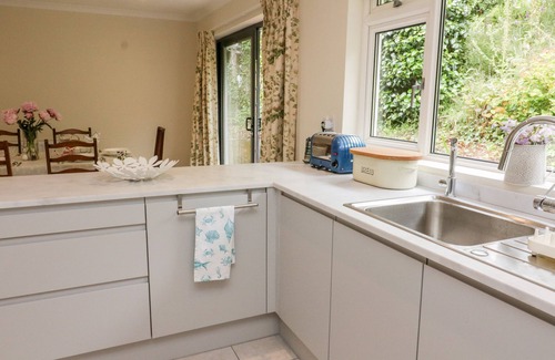 Thurlestone House | 7 OLD RECTORY GARDENS, pet friendly, with a garden in Thurlestone