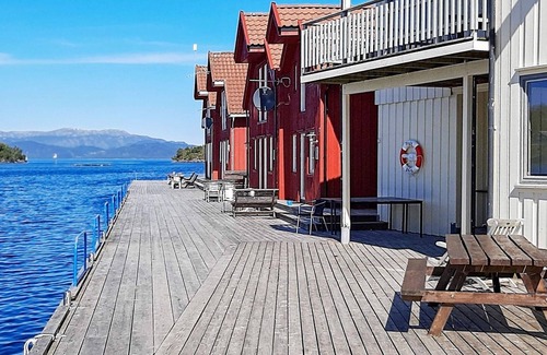 Sjernarøy Apartment | 7 person holiday home in Sjernarøy