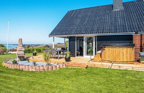 Skødshoved Strand House | 7 person holiday home in Knebel-By Traum