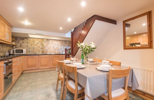 Kirkby Lonsdale House | 7 Queens Square. Superb cottage & location in Kirkby Lonsdale. Sleeps 1 to 6.