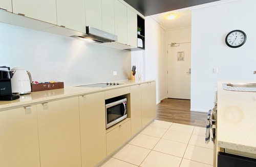 Cairns Central Business District Apartment | '7' Reef Harbour Views ~ 2BR/2Bth Pool Gym WiFi