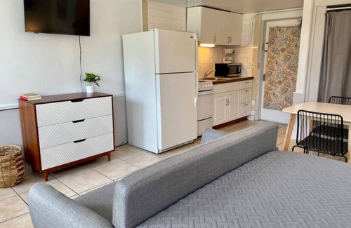 Dunedin Apartment | 7 · Seaside Artisan Apartment 7