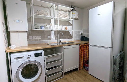 Kendal House | 7 The Old Woodyard - Dog-friendly Cottage with parking