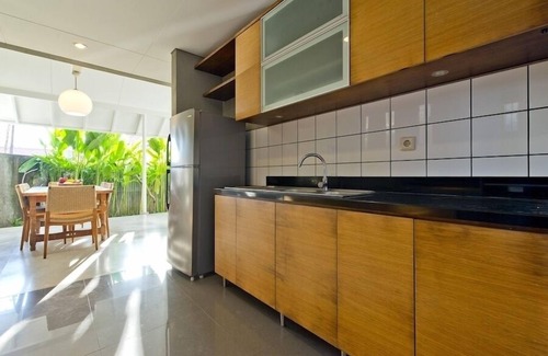 Petitenget Villa | 7' walk to beach/shops, spacious & quiet