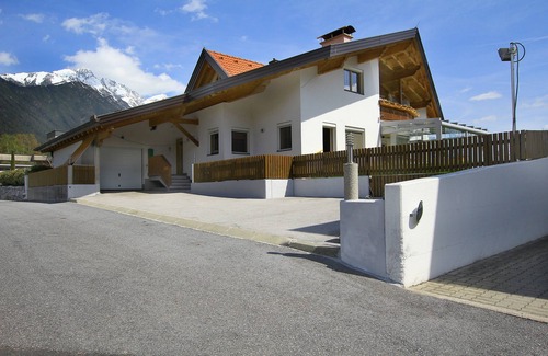 Obsteig Apartment | 70 m2 luxurious apartment in beautiful surroundings on the mountain sun plateau