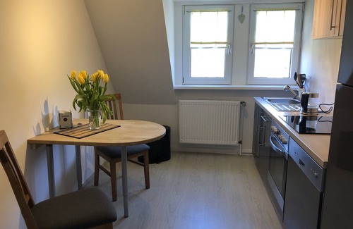 Innenstadt-Ost Apartment | 70 sqm attic apartment close to the city, 5 persons
