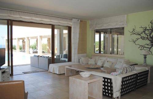 Kastrosikia Villa | 700 m² Villa ∙ 6 bedrooms ∙ 12 guests