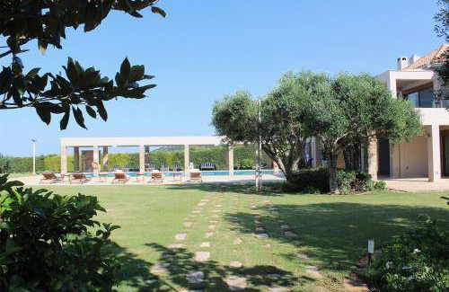 Kastrosikia Villa | 700 m² Villa ∙ 6 bedrooms ∙ 12 guests