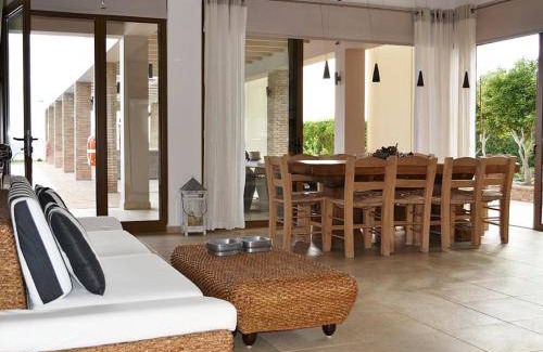 Kastrosikia Villa | 700 m² Villa ∙ 6 bedrooms ∙ 12 guests