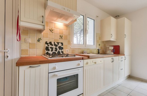 Ares House | 700m Beach-Sweet stay in the little pine house