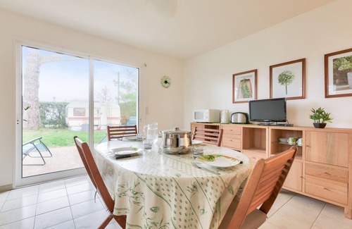 Ares House | 700m Beach-Sweet stay in the little pine house