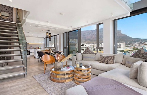Bantry Bay Apartment | 702 on Strand Cape Town - Panoramic Mountain Views
