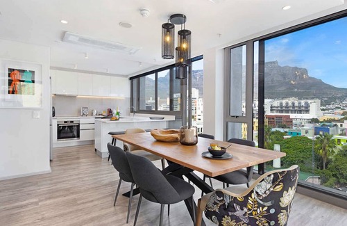 Bantry Bay Apartment | 702 on Strand Cape Town - Panoramic Mountain Views