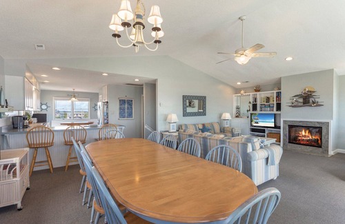 South Nags Head House | 7083 Ocean Haven *Oceanfront *Hot Tub