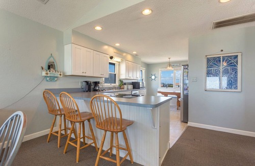 South Nags Head House | 7083 Ocean Haven *Oceanfront *Hot Tub