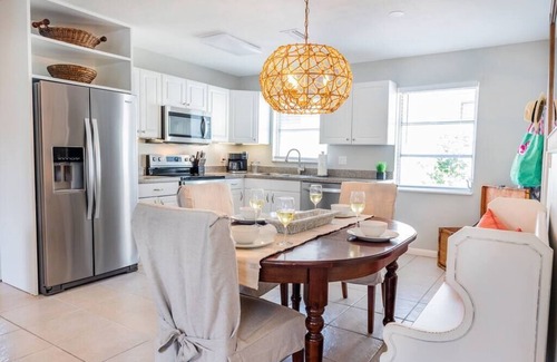 North Naples House | 718 Coral Cottage | Walk to Beach-Shopping-Dining