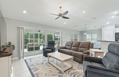 Chatham House | 7294 Z2A VILLAGE OF CHATHAM by REMAX Premier