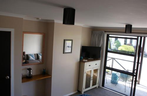 Leamington House | 73 Milton Accommodation