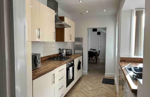 Scunthorpe House | 74 Ashby House 3 bed townhouse