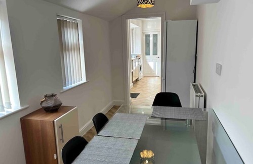 Scunthorpe House | 74 Ashby House 3 bed townhouse