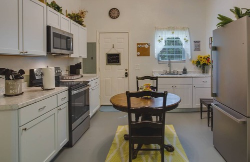 Wills Point Cottage | 74 m² Cabin ∙ 2 bedrooms ∙ 6 guests