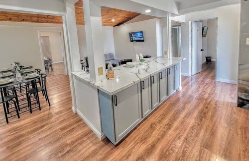 Beverly Green House | #74Hub w/Kitchen: Mins to LV Strip/Dwtn/Con Centern