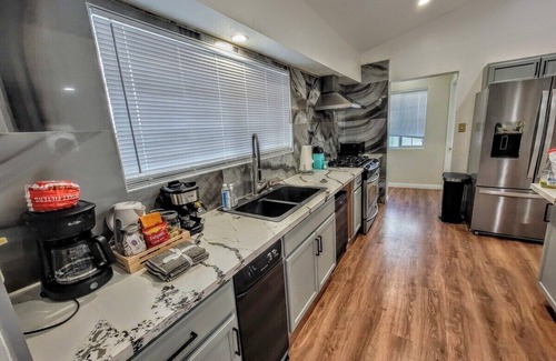 Beverly Green House | #74Hub w/Kitchen: Mins to LV Strip/Dwtn/Con Centern