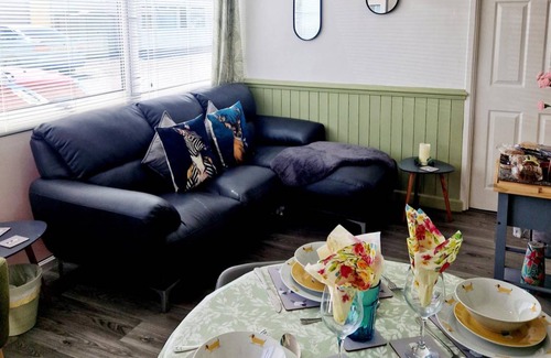 Kidwelly Ski Chalet | 75 m² Chalet ∙ 3 bedrooms ∙ 6 guests